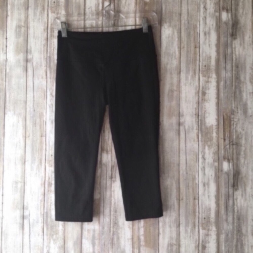 Victoria’s Secret VSX Black Crop Leggings - Picture 3 of 7